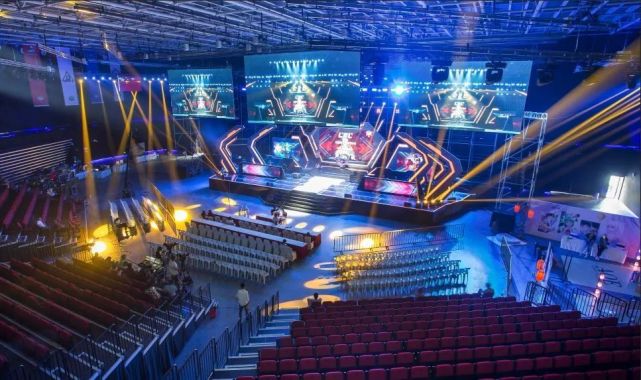 一直备受瞩 一直备受瞩